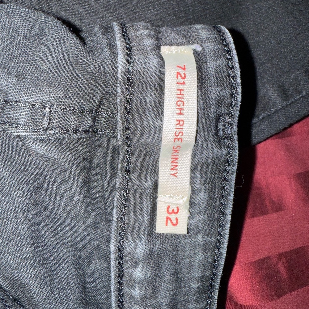 Women's Black Levi’s Jeans - Picture 3 of 4